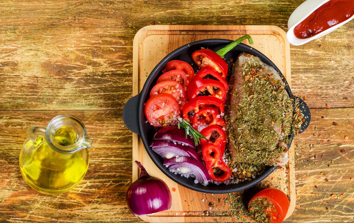 ponev, zelenjava, kuhanje, meso | Foto Getty Images