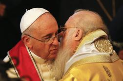 Papež v Turčiji za spravo s pravoslavnimi in za dialog z islamom