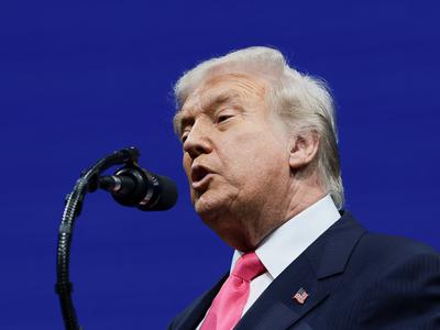 Trump omenil smrtno kazen za vojake, ki bi zavrnili ukaze, demokrati ga kritizirajo