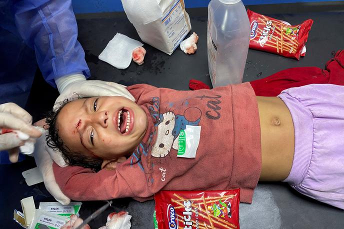 Gaza | WHO je v sporočilu za javnost poudarila, da so z evakuacijo omenjenih pacientov, med katerimi sta bila dva otroka, reševali njihova življenja ter da je bila akcija zaradi omejenega dostopa in spopadov na območju zelo tvegana. | Foto Reuters