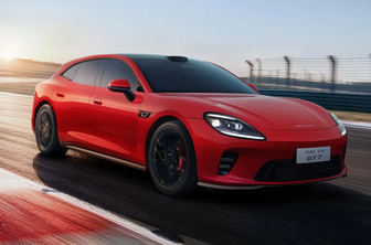 Kitajski klon Porschejeve panamere? Podobnost več kot očitna, cena pa ...