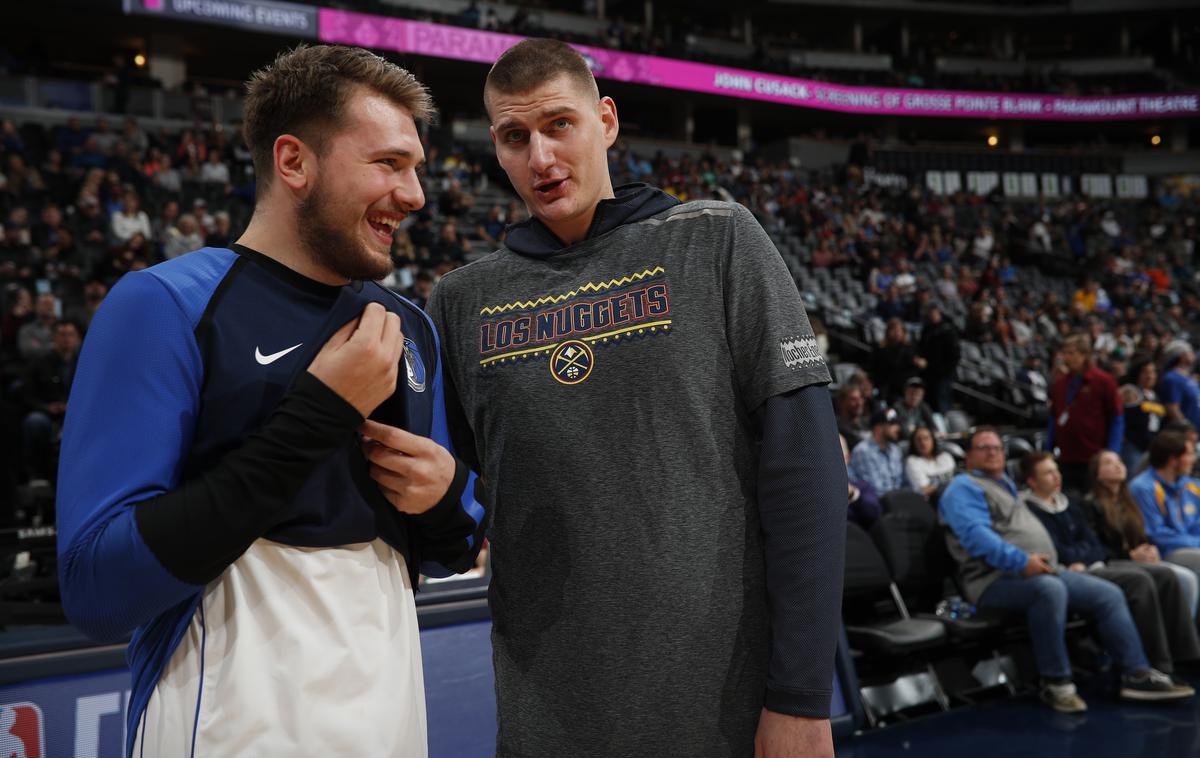 Luka Dončić Nikola Jokić | Nikola Jokić ob nepričakovani menjavi Luke Dončića ugotavlja, da nihče v ligi NBA ni več varen. Razen dveh: LeBrona Jamesa in Bradleya Beala. | Foto Guliverimage