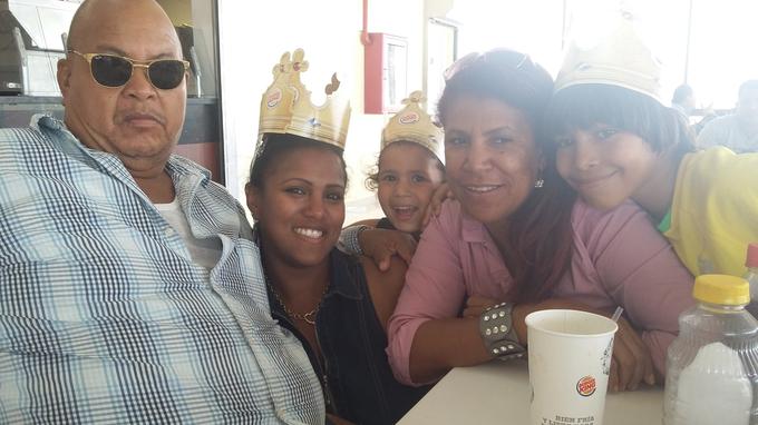 S starši, hčerko Melany in nečakom v Dominikanski republiki. | Foto: Osebni arhiv