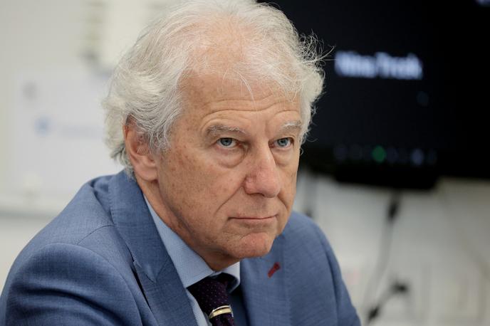 Davorin Kračun | Za zagotovitev vzdržnosti javnih financ se zdi fiskalnemu svetu potrebna predvsem omejitev rasti tekoče porabe. Ključno se mu zdi zagotoviti, da bo odstopanje od fiskalnih pravil le začasno ter da bo poraba pregledna in učinkovita. Rast stroškov dela v javnem sektorju pa mora biti dolgoročno vzdržna in usklajena z gospodarsko realnostjo, poudarja fiskalni svet, ki mu predseduje Davorin Kračun. | Foto STA
