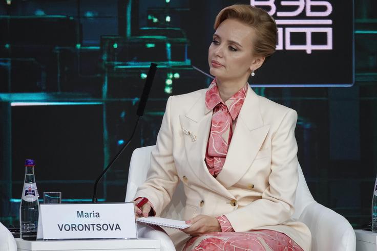 Ruski predsednik Vladimir Putin ima uradno sicer dve hčerki, Marijo (na fotografiji) in Katerino. Po navedbah nekaterih medijev naj bi imel izvenzakonske otroke tudi z ritmično gimnastičarko in dobitnico zlate olimpijske medalje Alino Kabajevo, s katero naj bi zvezo začela že leta 2008, ko je bil še poročen s svojo prvo ženo.  | Foto: Guliverimage