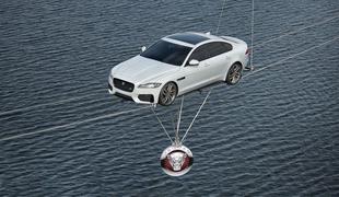 Jaguar XF - lahko gradnjo in tehnični napredek dokazoval na jeklenicah nad Temzo