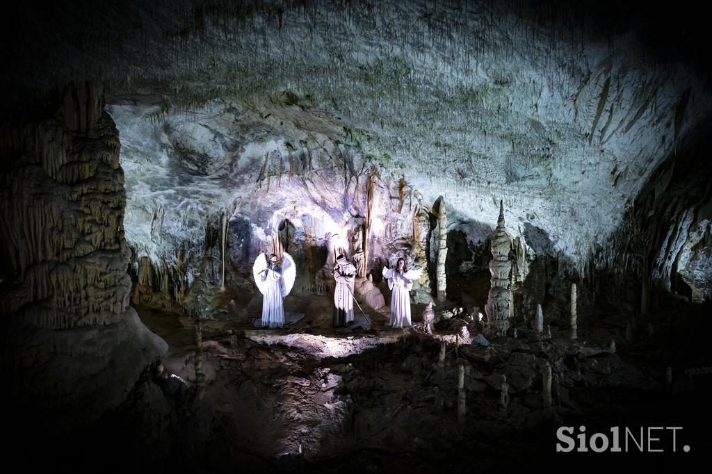 Žive jaslice v Postojnski jami