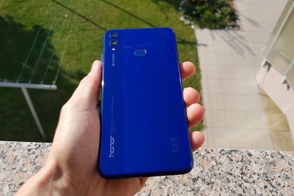 S tem telefonom želijo Kitajci tudi v Sloveniji uresničiti drzen načrt