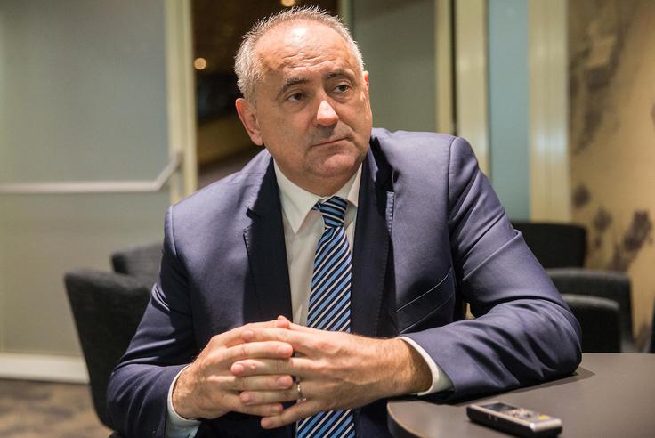 "Že dan pred glasovanjem se je iz pogovorov dalo razbrati, da bo imela skupna kandidatura Kanade, Mehike in ZDA prednost, tako da se nam ni zdelo smiselno odločati za eno ali drugo. Tako smo na nek način tudi ohranili dobre odnose z vsemi štirimi zvezami," pravi Radenko Mijatović. | Foto: Vid Ponikvar