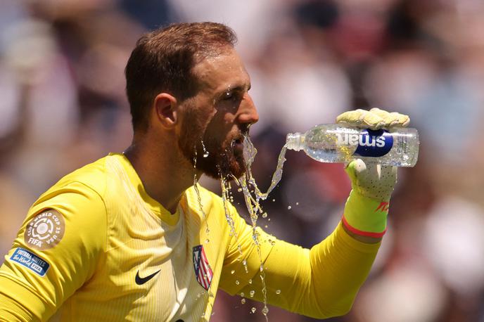 Jan Oblak | Jan Oblak je z Atleticom na začetku klubskega SP v ZDA v vroči Pasadeni doživel hladno prho. | Foto Reuters
