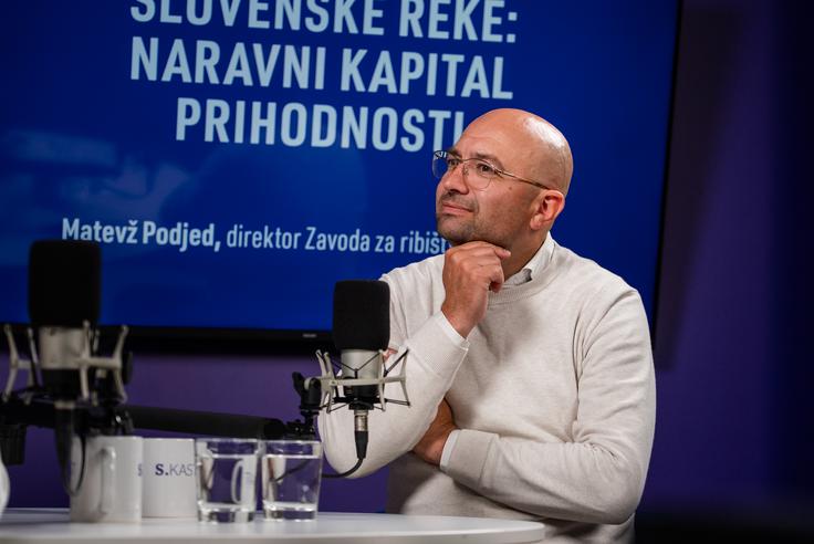 Ker so slovenske reke na številnih območjih še vedno razmeroma dobro ohranjene, jih pogosto dojemamo kot nekaj stalnega, skoraj neuničljivega. V resnici pa so zelo občutljiv sistem, ki ga lahko hitro porušijo neustrezni posegi, onesnaženje ali podnebne spremembe. | Foto: Luka Petrič