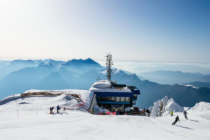 Na Kaninu so lani ob tem času že gostili prve smučarje. Letos so temperature za zagon zimske sezone še previsoke.  | Foto: Matic Klanšek Velej/Sportida
