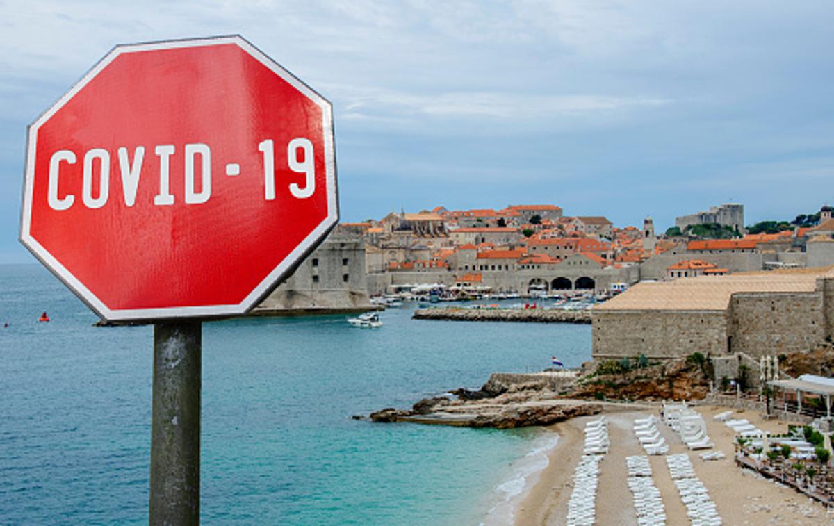 Hrvaška koronavirus |  Na Hrvaškem bodo v ponedeljek začeli veljati novi ukrepi, v skladu s katerimi bodo dodatno omejili zbiranje ljudi na javnih krajih. | Foto Getty Images