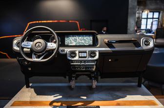 Mercedes-Benz razred G: kockasta ikona po brezpotjih odslej z moderno notranjostjo