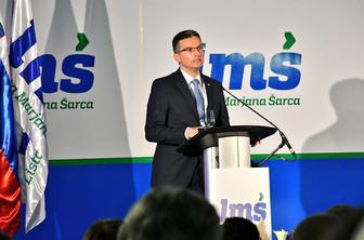 Anketa: LMŠ še naprej pred SDS, najbolj priljubljen je Pahor