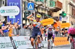 Grozljivka na ženski dirki Milano–Sanremo #video