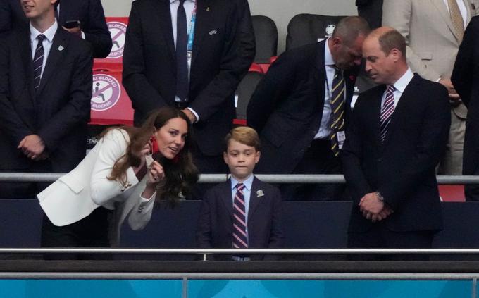Princ William si je Euro 2020 ogledal z ženo Kate in sinom Georgeem. | Foto: Reuters