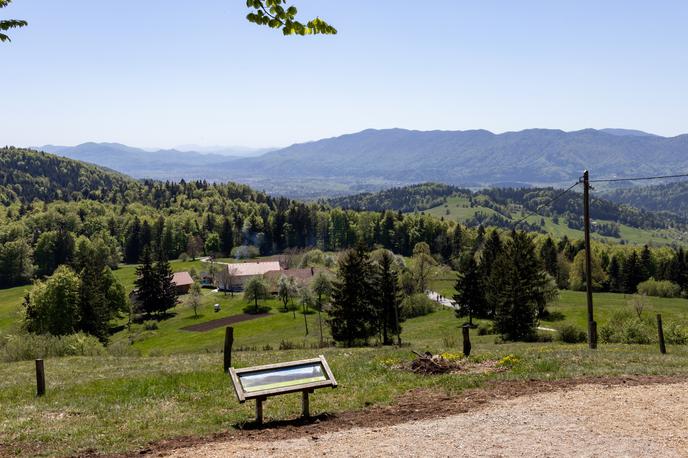 Grmada Mala gora | Dom na Grmadi na Mali gori nas bo razvajal z razgledi na gozdove Male gore in vse do Rinice. | Foto Matej Podgoršek