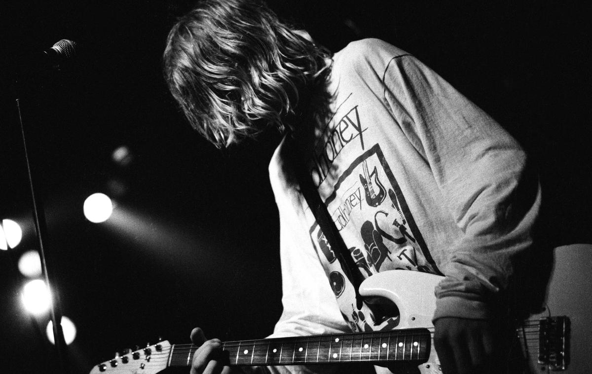 Kurt Cobain | Cobain, ki je v besedilih pesmi omenjal samomor, vero in droge, je umrl 5. aprila 1994, star 27 let. Nirvana, ki je nastala leta 1987, je s Cobainovo smrtjo razpadla. | Foto Guliverimage