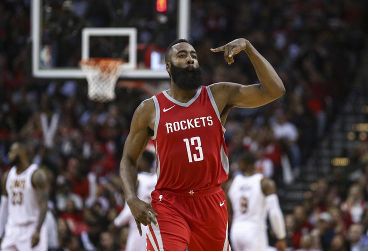 James Harden je še na drugi tekmi zapored dosegel 51 točk, a se ni veselil zmage. | Foto: Reuters