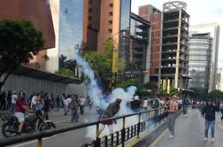 Protesti proti zmagi Madura v Venezueli zahtevali smrtno žrtev