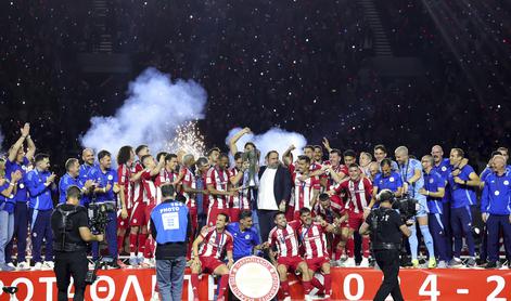 Olympiakos z zmago na derbiju potrdil naslov grškega prvaka