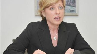 Kos zahteva znižanje plače Romani Tomc