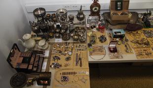 Na gorenjskem vlomilci nakradli več kot 700 različnih predmetov