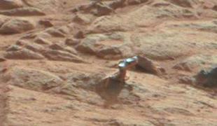 Nasa na Marsu odkrila kovinsko "roko"
