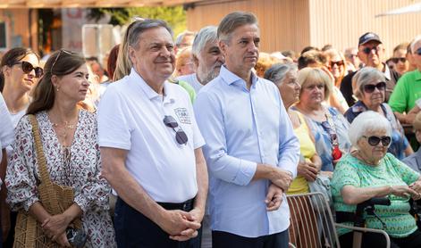 Premier Golob in župan Janković otvorila in preizkusila bazen v Vevčah #foto #video