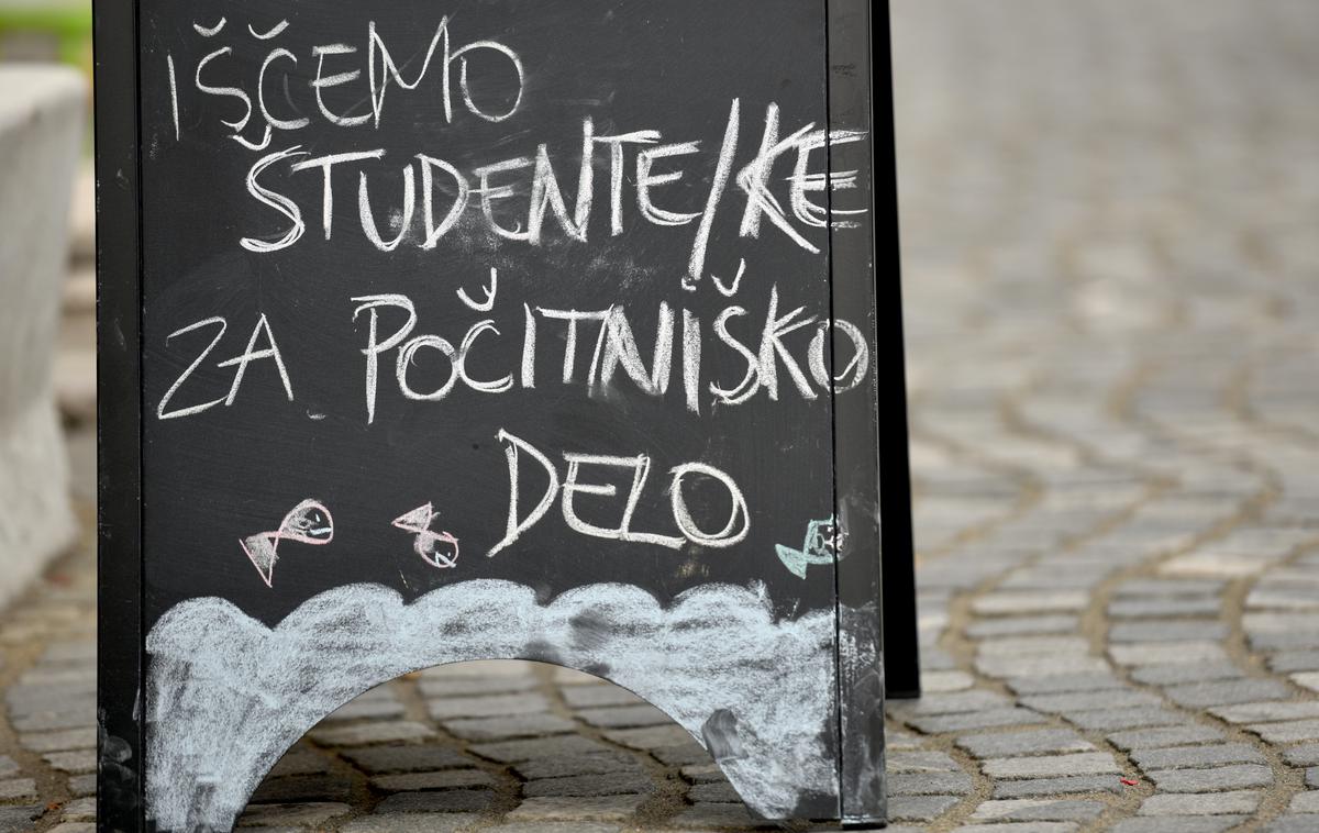 Študentsko delo | Minimalna bruto urna postavka za opravljeno študentsko delo se s 6,92 evra poviša na 7,21 evra bruto. | Foto STA