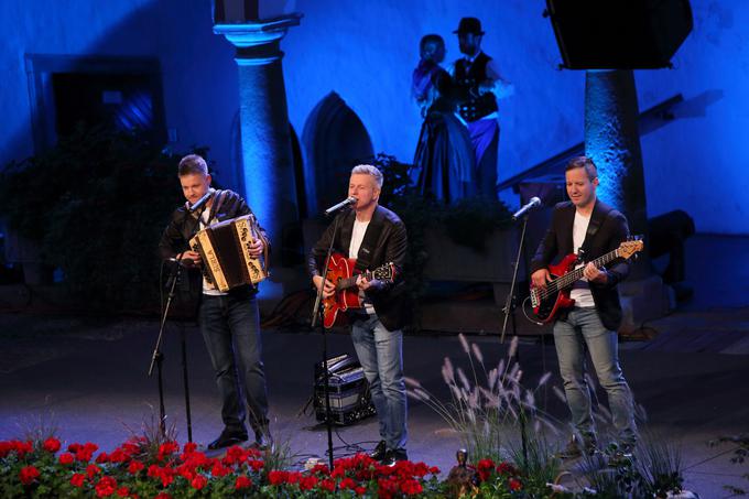 Mladi Dolenjci so lani postali zmagovalci z najpriljubljenejšo pesmijo četrtega desetletja najstarejšega festivala domače glasbe. | Foto: 