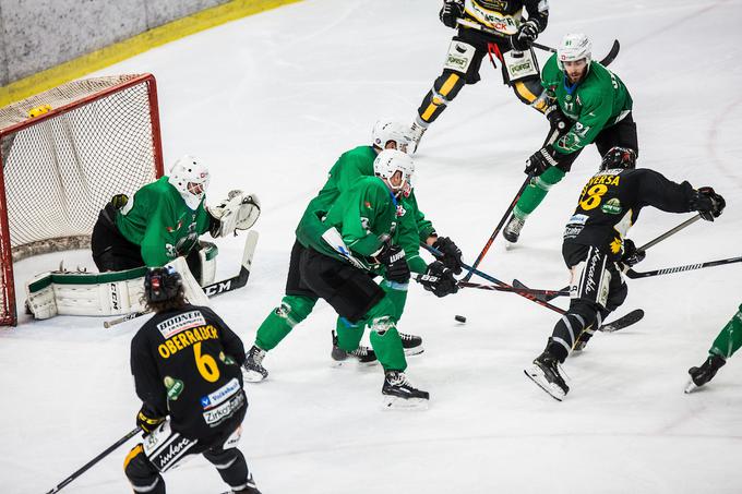 Iz Olimpije sta se na Jesenice preselila vratar Žan Us in napadalec Žan Jezovšek. | Foto: Grega Valančič/Sportida