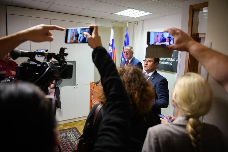 Podjetje je v zasebni lasti, manevrski prostor za pomoč je tudi zato zelo zožen, je še dejal Počivalšek. | Foto: STA ,