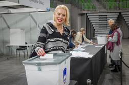 Klakočar Zupančič že glasovala: Ne bom dovolila, da mi kdo govori, kdaj naj volim