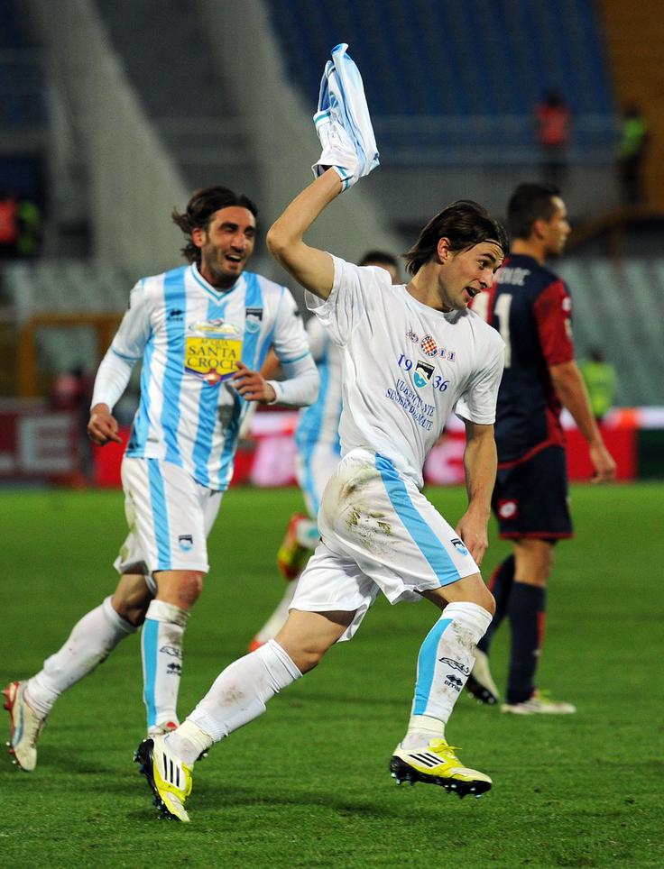 Po prvem zadetku v serie A v dresu Pescare se je poklonil splitskemu klubu. | Foto: Guliverimage/Getty Images