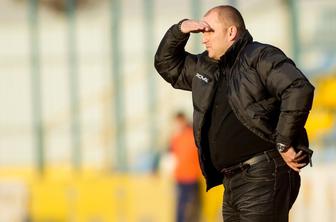 Amaterji, ki delajo kot profesionalci, z navijači po prvo ligo