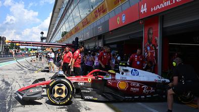 Ferrari pred tifosi v barvah Nikija Laude zelo hiter