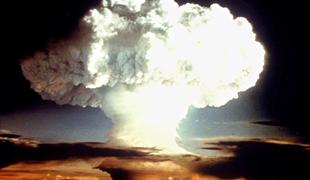 Knjiga, ki je svetu pokazala, kakšne so posledice atomske bombe