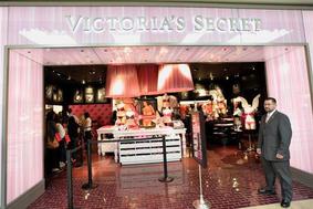 Je Victoria Secret spodnje perilo plod zlorabe otrok?