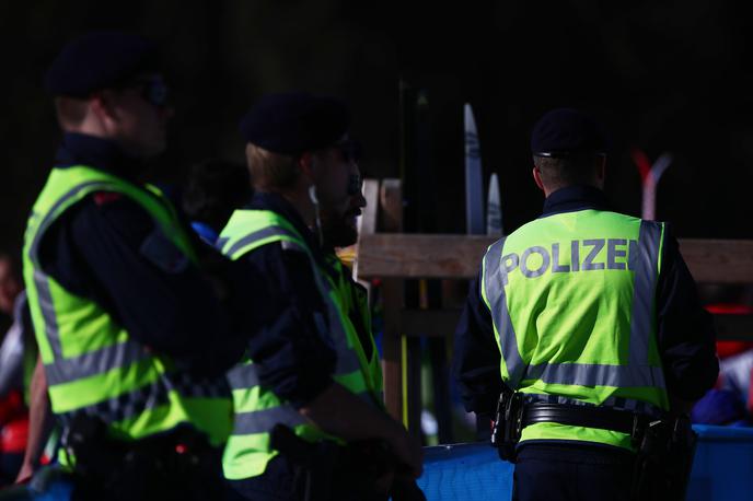 Seefeld doping | Policisti, ki so sodelovali pri današnji raciji. | Foto Reuters