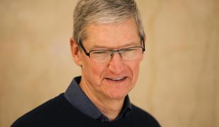 Apple noče odkleniti teroristovega telefona