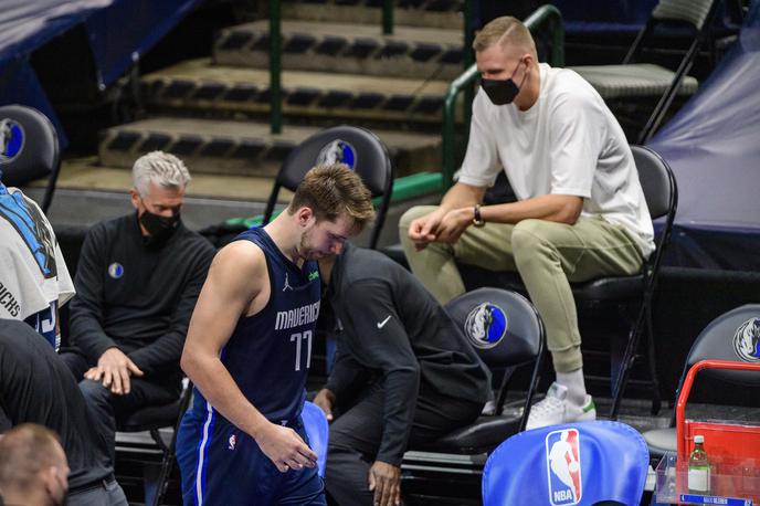 Luka Dončić | Luka Dončić je tekmo končal pri 32 točkah, a je moral še drugič v dveh dneh tekmecu čestitati za zmago. Tokrat ni mogel računati na pomoč Latvijca Kristapsa Porzingisa. | Foto Reuters