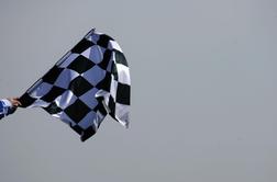 Zakaj dirkače F1 v cilju pričaka šahovska zastava?