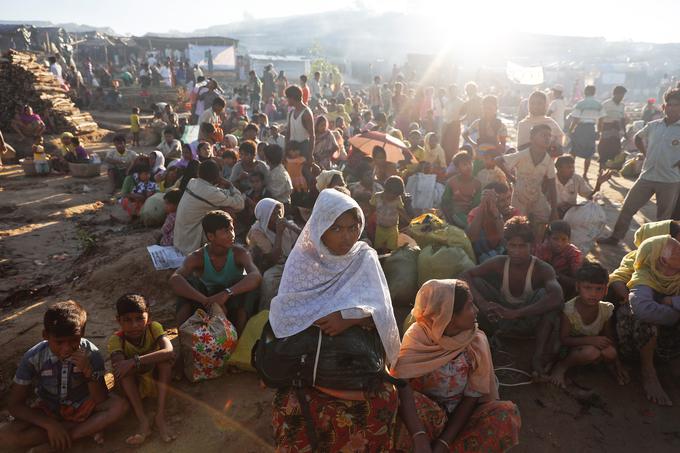 V akcijah mjanmarske vojske je bilo popolnoma ali vsaj delno uničenih več kot 288 vasi na severu države Rakhine. | Foto: Reuters