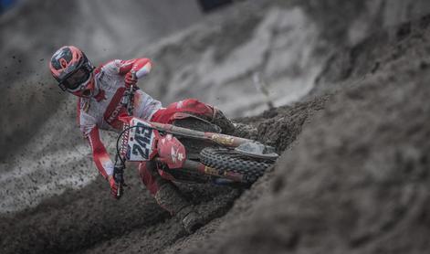 Tim Gajser v dežju in blatu prvi test opravil z odliko