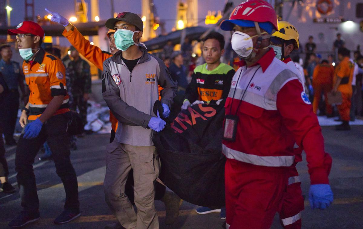 nesreča Lion Air | Nesreča letala družbe Lion Air se je zgodila 29. oktobra lani. Letalo je v morje strmoglavilo zgolj 11 minut po vzletu z letališča v indonezijskem glavnem mestu Džakarta. Umrlo je vseh 189 ljudi na krovu letala. Za zdaj so uradno identificirali 125 ljudi. | Foto Getty Images