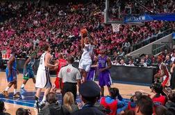 Novinci pred tekmo zvezd NBA premagali starejše igralce
