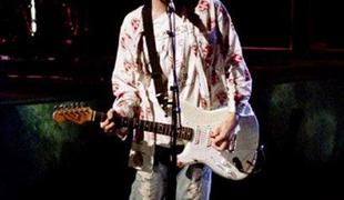 Kurt Cobain dobil spomenik v obliki kitare