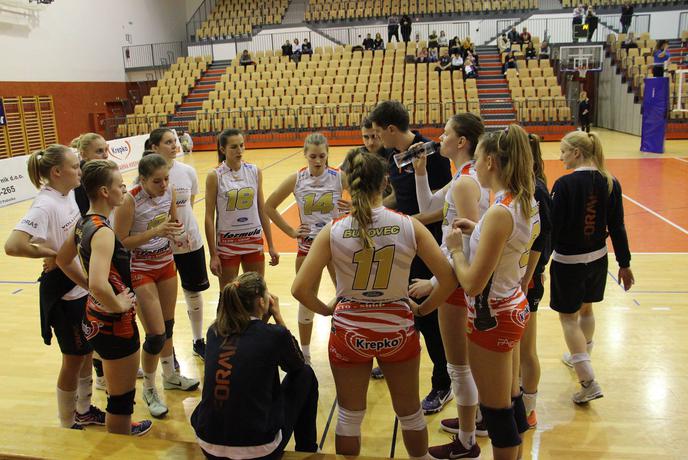 Kamničanke ostajajo na vrhu, Mariborčanke točko za njimi